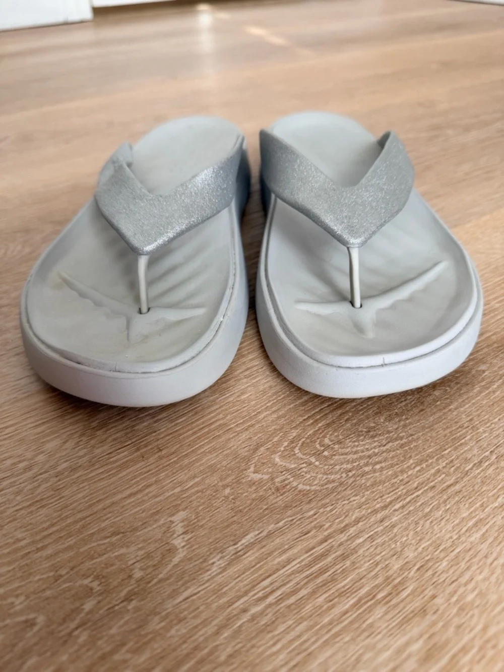 Crocs Getaway Glitter Flip Flops Women’s 9 Gray Platform Sandals - Picture 4 of 9